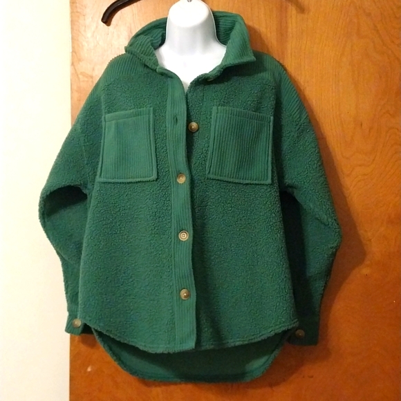 American Eagle Outfitters Tops - American eagle Oversized sherpa shirt